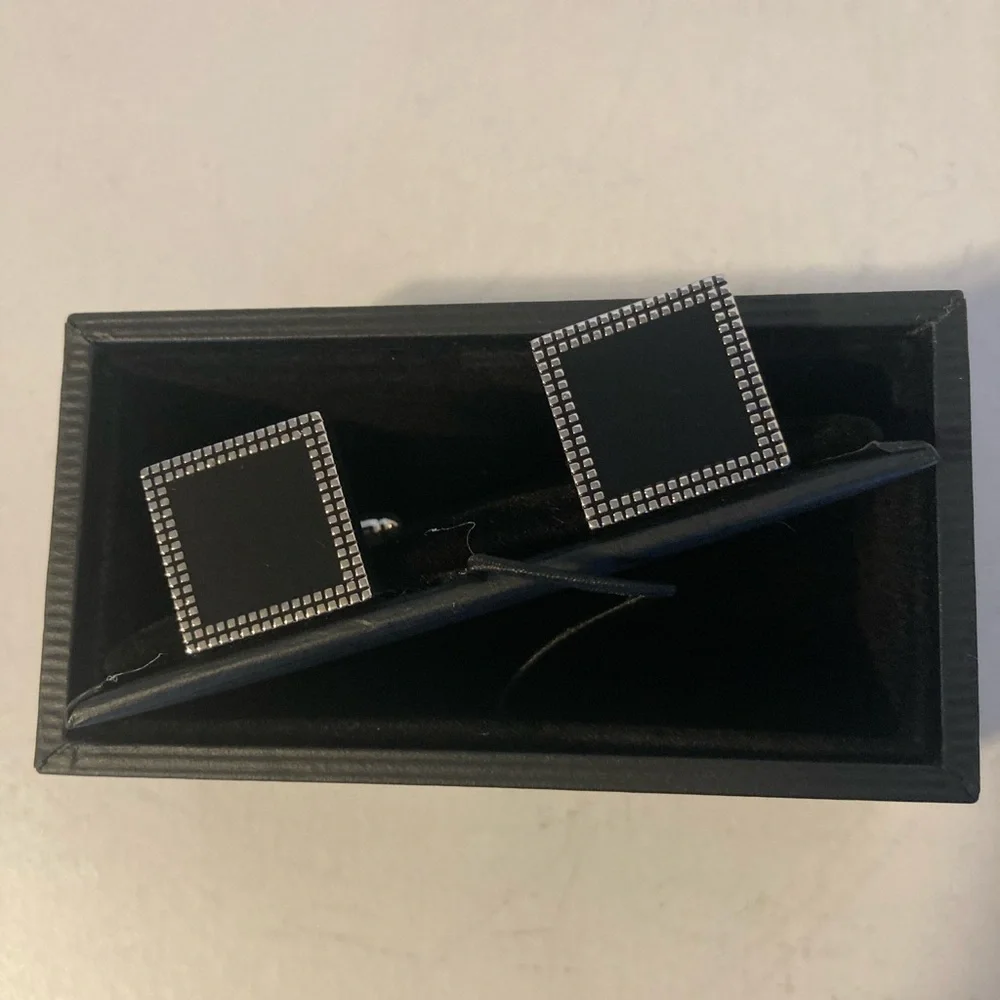LINK UP cufflinks with black and antique border